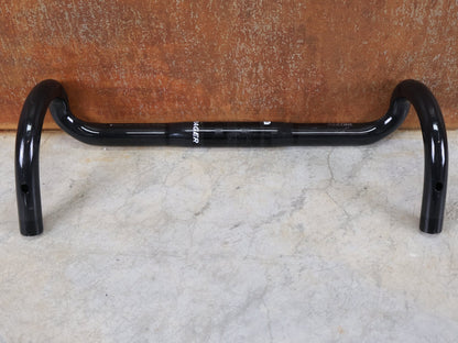 Lenker von Bontrager, BONTRAGER PRO ISOCORE VR - SF RENNRADLENKER – OCLV CARBON – 400 / 420 MM vor USEDBIKES - OB.DE Hintergrund