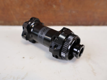 Zubehör von Bontrager, Bontrager Pro Nabe DT Swiss 350 Center Lock 24H 100x12mm vor USEDBIKES-OB.DE Hintergrund