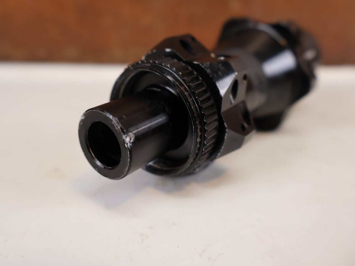 Zubehör von Bontrager, Bontrager Pro Nabe DT Swiss 350 Center Lock 24H Shimano HG vor USEDBIKES-OB.DE Hintergrund