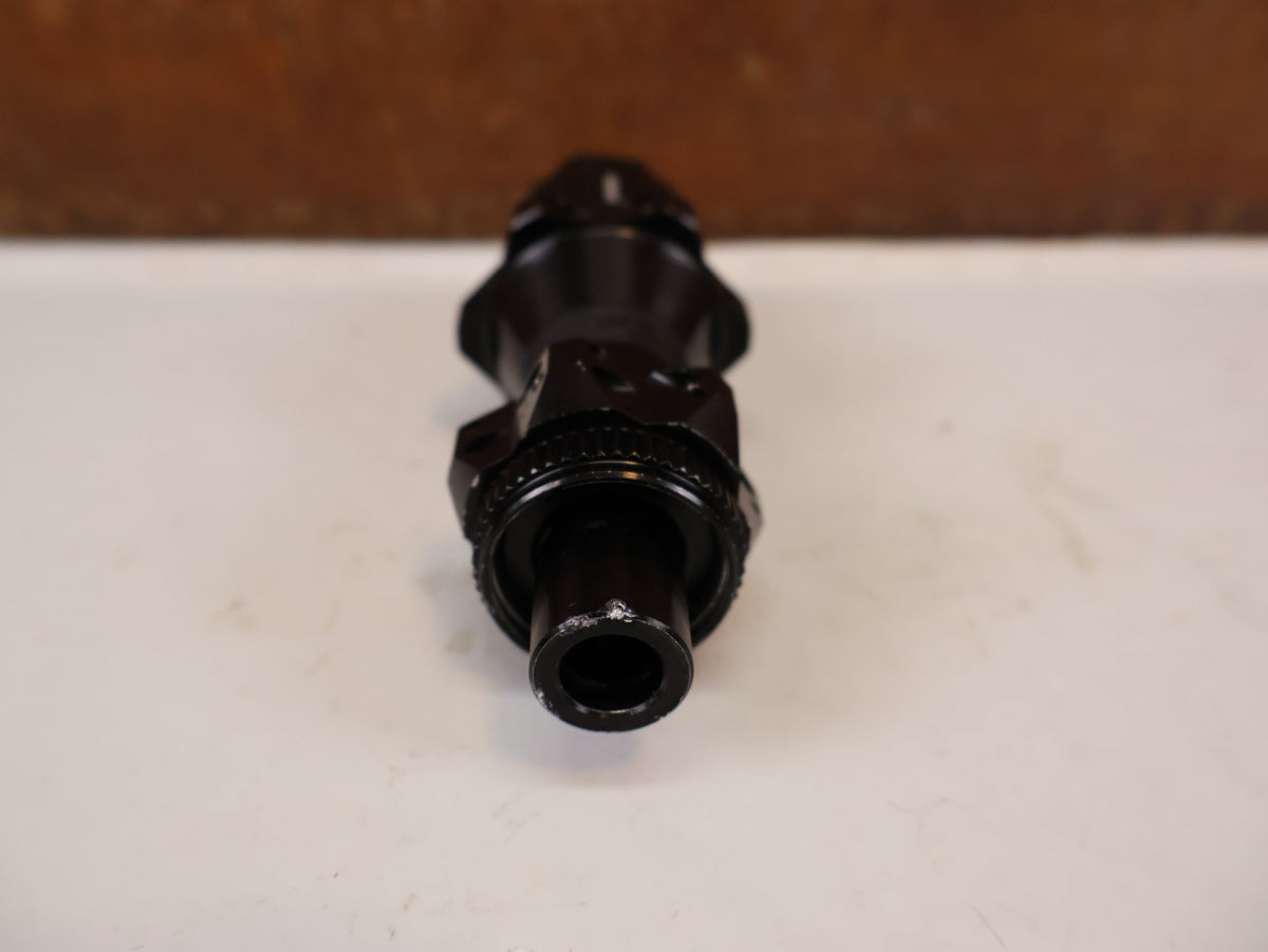Zubehör von Bontrager, Bontrager Pro Nabe DT Swiss 350 Center Lock 24H Shimano HG vor USEDBIKES-OB.DE Hintergrund