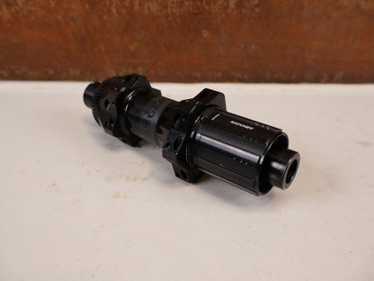 Zubehör von Bontrager, Bontrager Pro Nabe DT Swiss 350 Center Lock 24H Shimano HG vor USEDBIKES-OB.DE Hintergrund