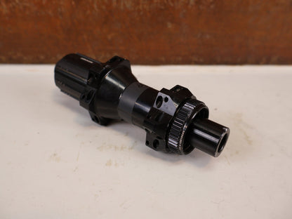 Zubehör von Bontrager, Bontrager Pro Nabe DT Swiss 350 Center Lock 24H Shimano HG vor USEDBIKES-OB.DE Hintergrund