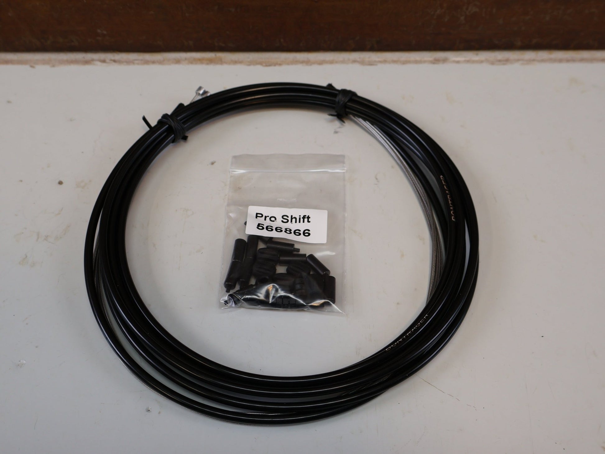 Zubehör von Bontrager, BONTRAGER PRO SCHALTZUG SET / PREMIUM ZUGHÜLLEN KIT EDELSTAHL / SHIMANO SRAM vor USEDBIKES-OB.DE Hintergrund