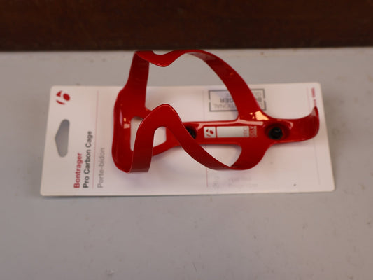 Trinkflaschen und Halter von Bontrager, BONTRAGER PRO VOLLCARBON FLASCHENHALTER VIPER RED vor USEDBIKES-OB.DE Hintergrund