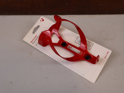 Trinkflaschen und Halter von Bontrager, BONTRAGER PRO VOLLCARBON FLASCHENHALTER VIPER RED vor USEDBIKES-OB.DE Hintergrund