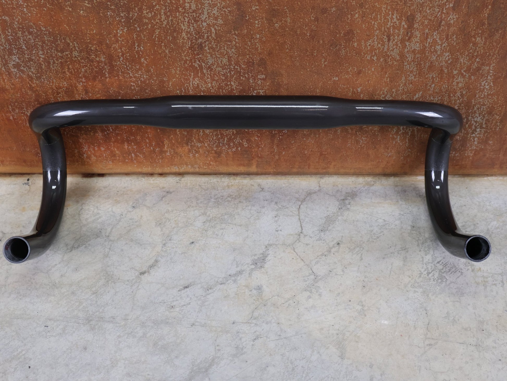 Lenker von Bontrager, BONTRAGER PRO VR - C RENNRADLENKER – OCLV CARBON – 400 MM vor USEDBIKES - OB.DE Hintergrund