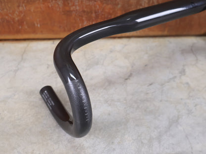 Lenker von Bontrager, BONTRAGER PRO VR - C RENNRADLENKER – OCLV CARBON – 400 MM vor USEDBIKES - OB.DE Hintergrund