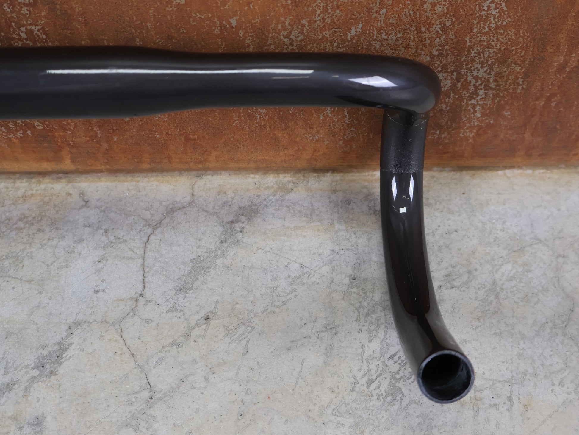 Lenker von Bontrager, BONTRAGER PRO VR - C RENNRADLENKER – OCLV CARBON – 400 MM vor USEDBIKES - OB.DE Hintergrund