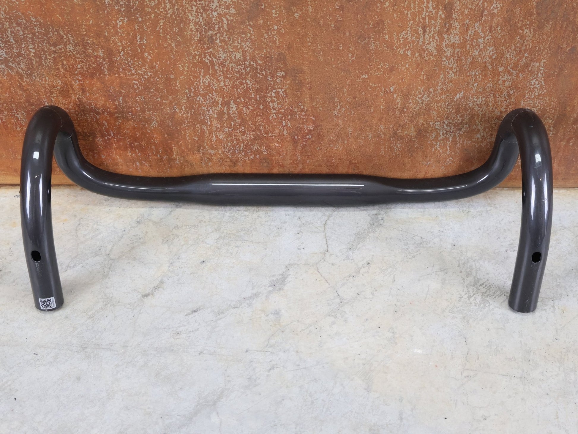 Lenker von Bontrager, BONTRAGER PRO VR - C RENNRADLENKER – OCLV CARBON – 400 MM vor USEDBIKES - OB.DE Hintergrund