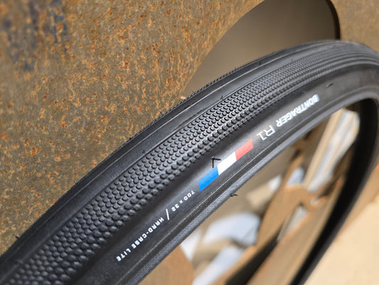 Reifen von Bontrager, BONTRAGER R1 RENNRAD REIFEN 700 X 32MM in variant_title vor USEDBIKES - OB.DE Hintergrund