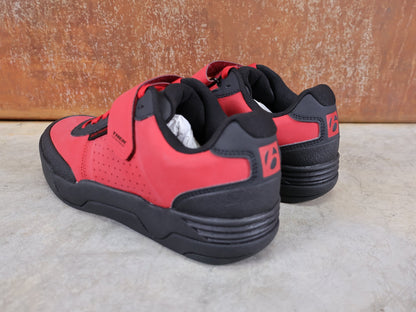 MTB - Herrenschuhe von Trek, BONTRAGER RALLY MOUNTAINBIKE - SCHUH – TREK FACTORY RACING TEAM EDITION / RED BLACK vor USEDBIKES - OB.DE Hintergrund