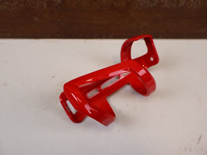 Trinkflaschen und Halter von Bontrager, BONTRAGER RIGHT SIDE LOAD FLASCHENHALTER RED RECYCLED vor USEDBIKES-OB.DE Hintergrund