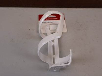 Trinkflaschen und Halter von Bontrager, BONTRAGER RIGHT SIDE LOAD FLASCHENHALTER WHITE RECYCLED vor USEDBIKES-OB.DE Hintergrund