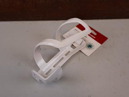 Trinkflaschen und Halter von Bontrager, BONTRAGER RIGHT SIDE LOAD FLASCHENHALTER WHITE RECYCLED vor USEDBIKES-OB.DE Hintergrund