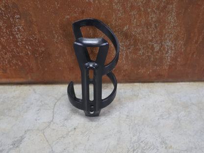 Trinkflaschen und Halter von Bontrager, BONTRAGER RIGHT SIDE LOAD RECYCLED FLASCHENHALTER / SCHWARZ OEM vor USEDBIKES - OB.DE Hintergrund