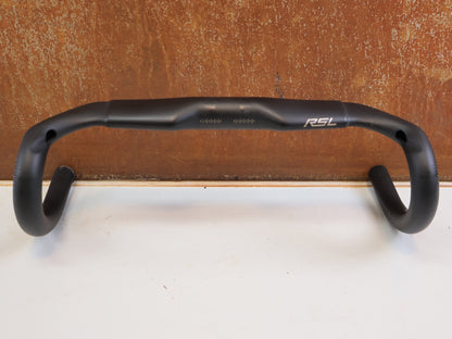 Lenker von Trek, Bontrager RSL Aero Carbon Rennradlenker 350/380mm 31.8mm vor USEDBIKES-OB.DE Hintergrund