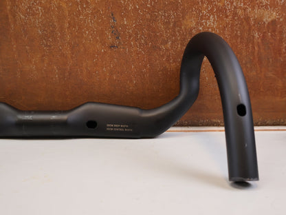 Lenker von Trek, Bontrager RSL Aero Carbon Rennradlenker 350/380mm 31.8mm vor USEDBIKES-OB.DE Hintergrund