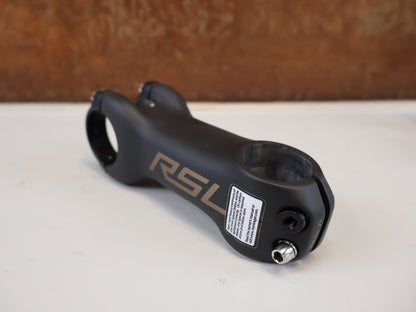 Vorbau von Bontrager, BONTRAGER RSL BLENDR / CARBON VORBAU / 31.8 MM / 7 GRAD / OCLV vor USEDBIKES-OB.DE Hintergrund