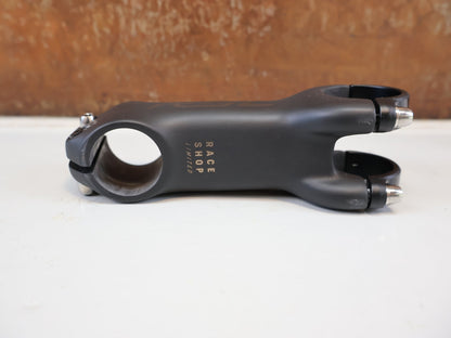 Vorbau von Bontrager, BONTRAGER RSL BLENDR / CARBON VORBAU / 31.8 MM / 7 GRAD / OCLV vor USEDBIKES-OB.DE Hintergrund