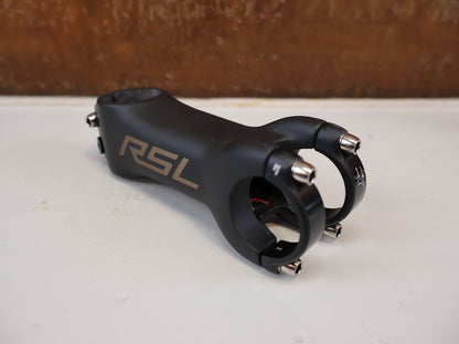 Vorbau von Bontrager, BONTRAGER RSL BLENDR / CARBON VORBAU / 31.8 MM / 7 GRAD / OCLV vor USEDBIKES-OB.DE Hintergrund