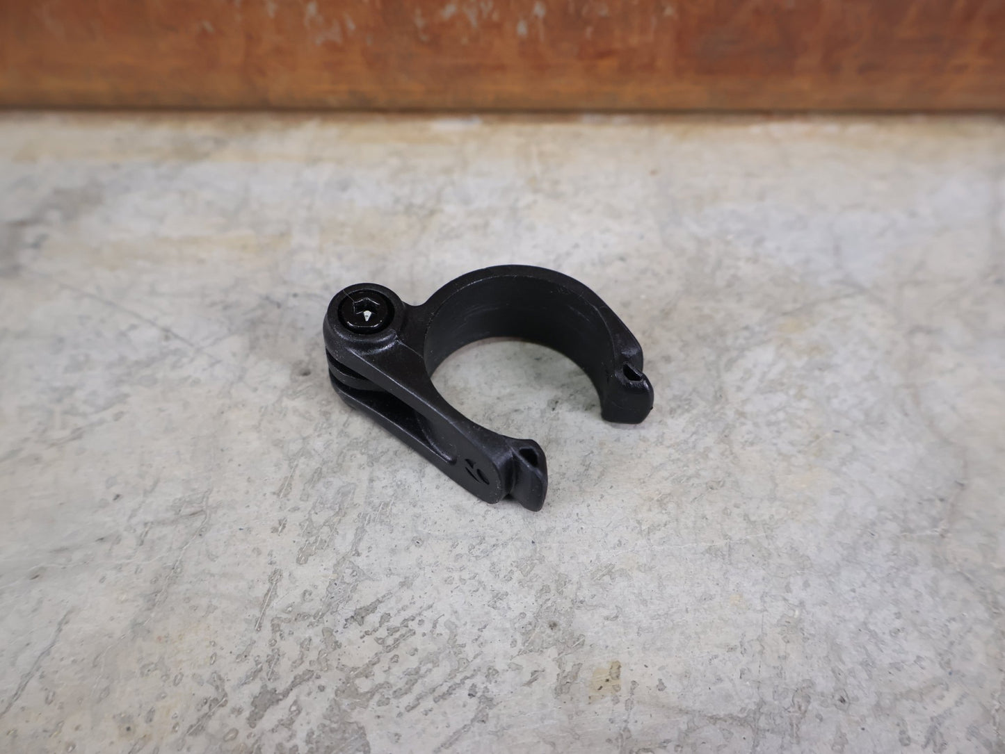 Vorbau von Bontrager, BONTRAGER RSL BLENDR VORBAU OCLV CARBON 7° – 31,8 MM / 1 - 1/8" – 100MM vor USEDBIKES - OB.DE Hintergrund