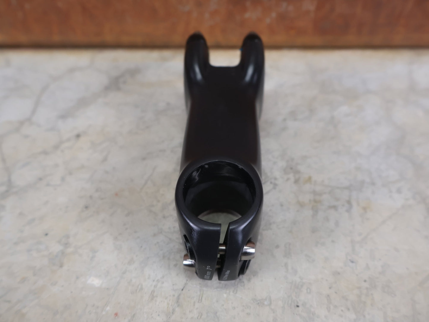 Vorbau von Bontrager, BONTRAGER RSL BLENDR VORBAU OCLV CARBON 7° – 31,8 MM / 1 - 1/8" – 100MM vor USEDBIKES - OB.DE Hintergrund