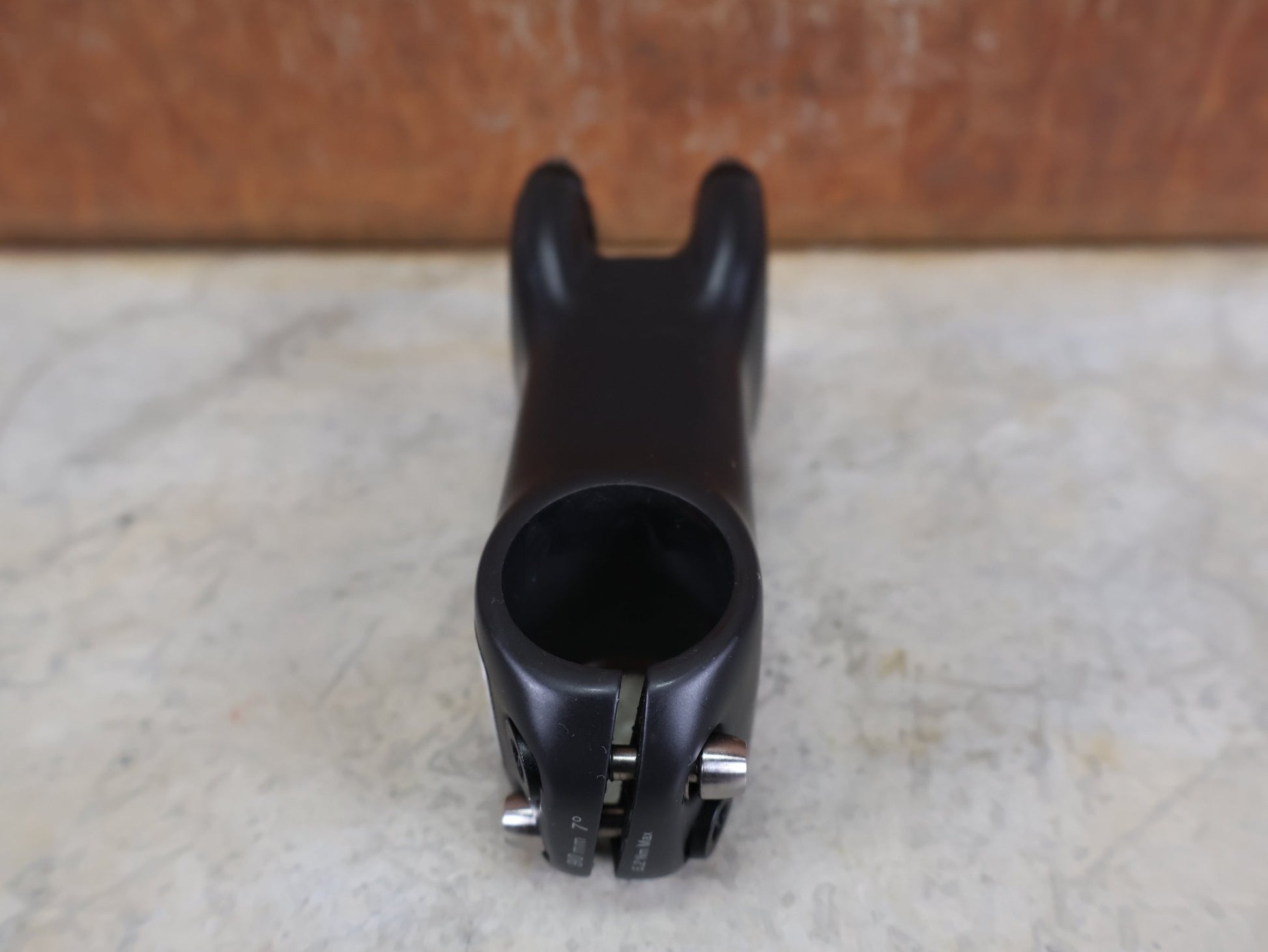 Vorbau von Bontrager, BONTRAGER RSL BLENDR VORBAU OCLV CARBON 7° – 31,8 MM / 1 - 1/8" – 90MM vor USEDBIKES - OB.DE Hintergrund