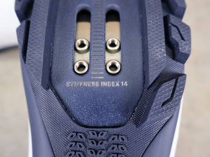 MTB - Herrenschuhe von Trek, BONTRAGER RSL MOUNTAINBIKE - SCHUH – TREK FACTORY RACING TEAM EDITION / NAVY BLUE – WHITE JOLANDA NEFF vor USEDBIKES - OB.DE Hintergrund