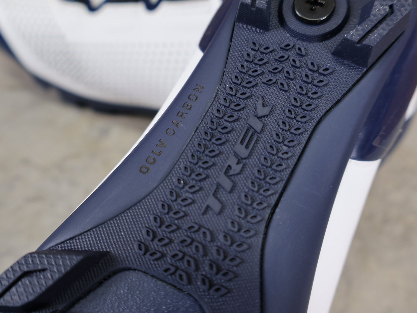 MTB - Herrenschuhe von Trek, BONTRAGER RSL MOUNTAINBIKE - SCHUH – TREK FACTORY RACING TEAM EDITION / NAVY BLUE – WHITE JOLANDA NEFF vor USEDBIKES - OB.DE Hintergrund