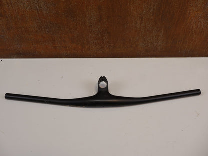 Lenker von Bontrager, BONTRAGER RSL MTB CARBON COCKPIT / 705MM X 70MM / - 13° / OCLV CARBON / 214G vor USEDBIKES - OB.DE Hintergrund