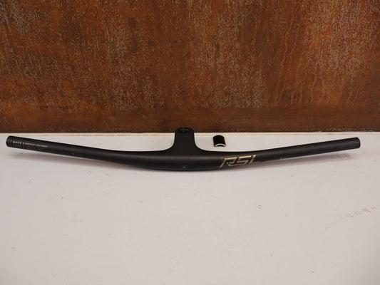 Lenker von Bontrager, BONTRAGER RSL MTB LENKER-VORBAU EINHEIT 670MM X 70MM CARBON vor USEDBIKES-OB.DE Hintergrund