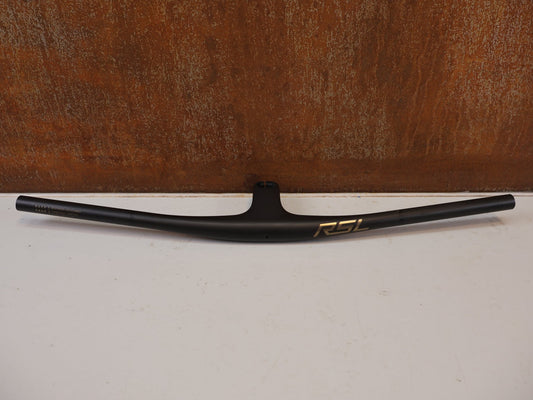 Lenker von Bontrager, BONTRAGER RSL MTB LENKER-VORBAU EINHEIT 695MM X 80MM CARBON vor USEDBIKES-OB.DE Hintergrund
