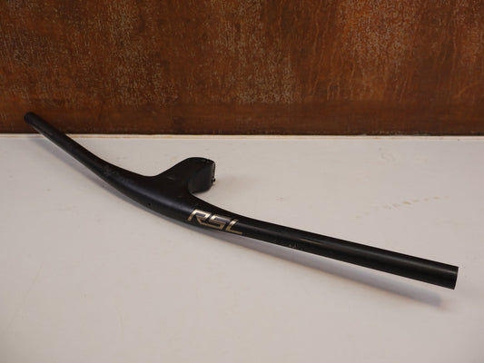 Lenker von Bontrager, BONTRAGER RSL MTB LENKER-VORBAU EINHEIT 715MM X 80MM CARBON vor USEDBIKES-OB.DE Hintergrund