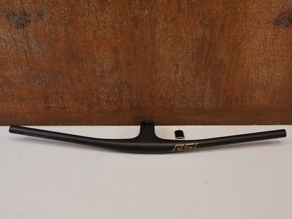 Lenker von Bontrager, BONTRAGER RSL MTB LENKER-VORBAU EINHEIT 7300MM X 70MM CARBON vor USEDBIKES-OB.DE Hintergrund