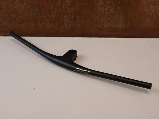 Lenker von Bontrager, BONTRAGER RSL MTB LENKER-VORBAU EINHEIT 7300MM X 70MM CARBON vor USEDBIKES-OB.DE Hintergrund