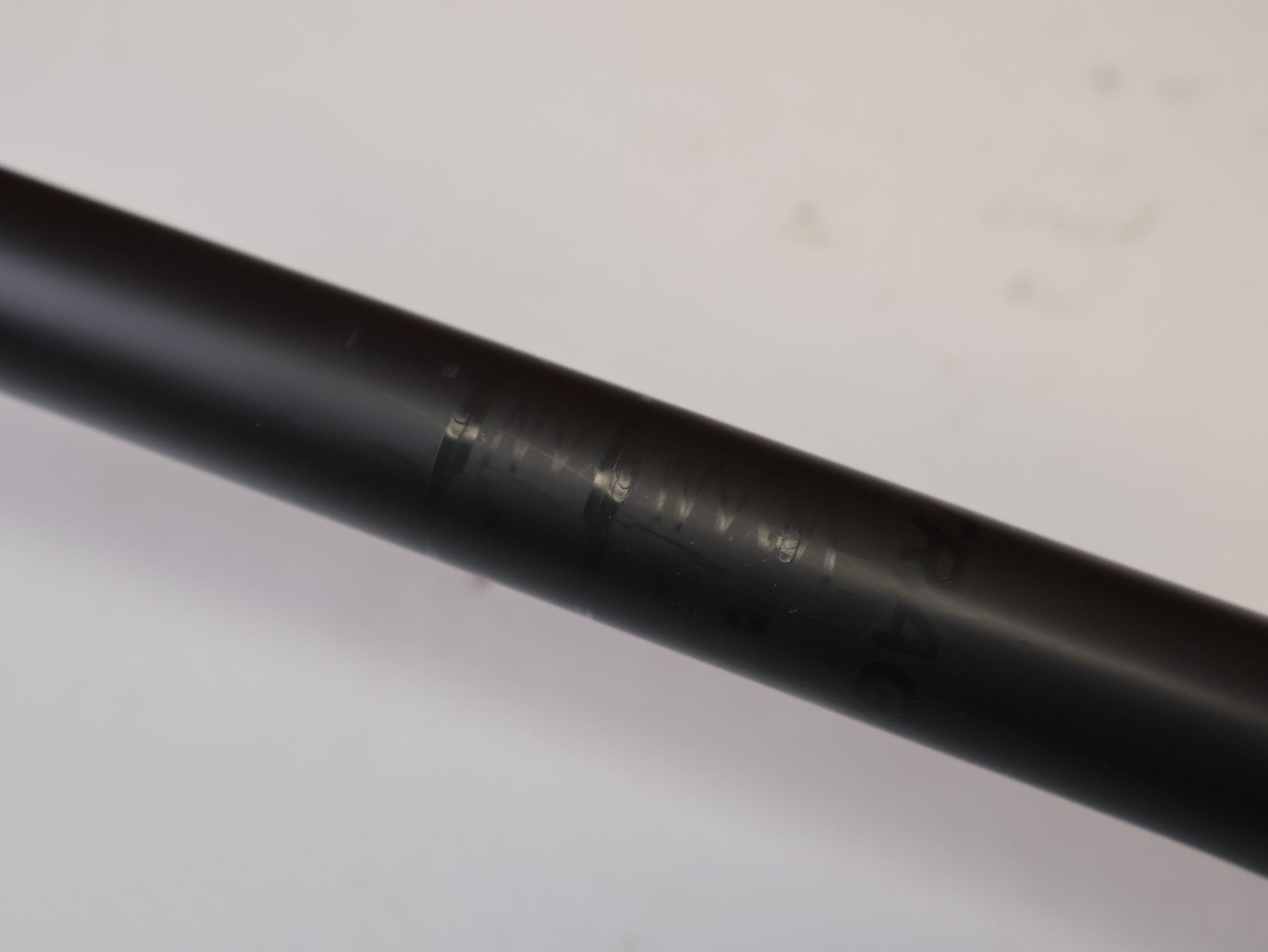 Lenker von Bontrager, BONTRAGER RSL MTB LENKER-VORBAU EINHEIT 7300MM X 70MM CARBON vor USEDBIKES-OB.DE Hintergrund
