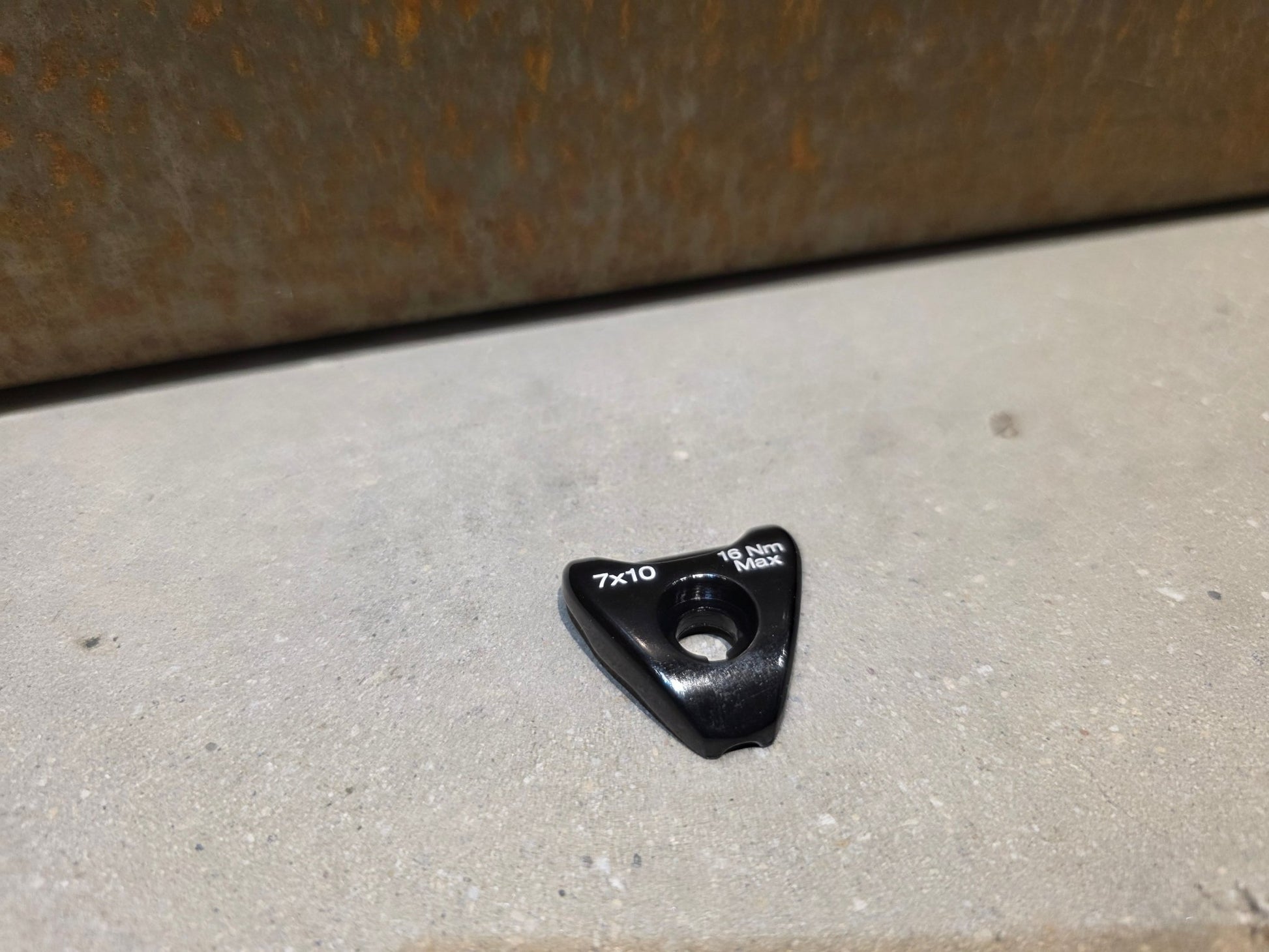 Zubehör von Bontrager, BONTRAGER SATTELKLEMMSTÜCKE FÜR DREHKOPFSATTELSTÜTZE / 436658 / 7 X 10MM vor USEDBIKES - OB.DE Hintergrund