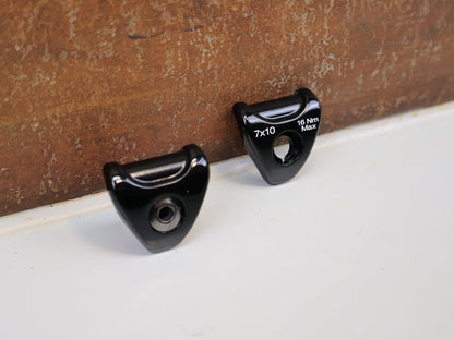 Zubehör von Bontrager, BONTRAGER SATTELKLEMMSTÜCKE 7X10 MM / FÜR CARBON RAILS / TREK DREHKOPF - STÜTZE / 436658 vor USEDBIKES - OB.DE Hintergrund