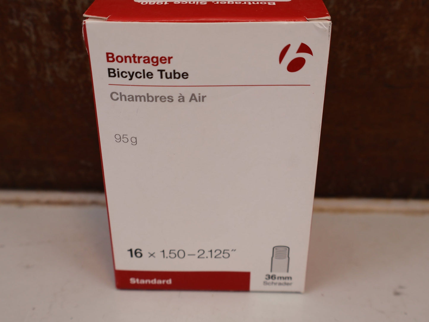 Reifen von Bontrager, BONTRAGER SCHLAUCH 16 ZOLL SCHRADER AUTOVENTIL 36MM / HAN 64778 vor USEDBIKES-OB.DE Hintergrund
