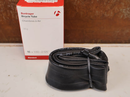 Reifen von Bontrager, BONTRAGER SCHLAUCH 16 ZOLL SCHRADER AUTOVENTIL 36MM / HAN 64778 vor USEDBIKES-OB.DE Hintergrund