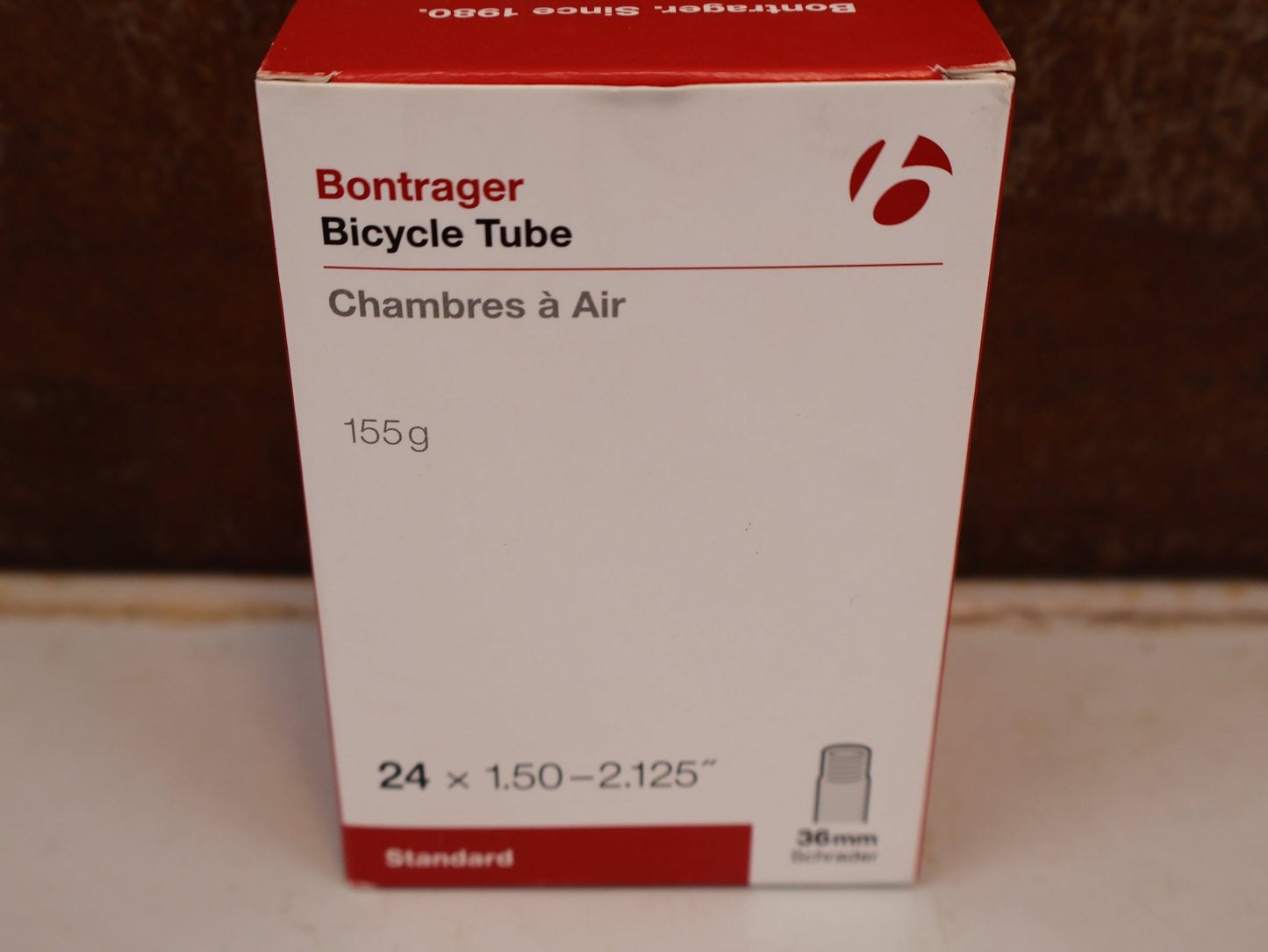 Reifen von Bontrager, BONTRAGER SCHLAUCH 24 ZOLL SCHRADER AUTOVENTIL 36MM / HAN 64780 vor USEDBIKES-OB.DE Hintergrund