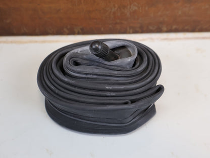Reifen von Bontrager, BONTRAGER SCHLAUCH 26 ZOLL SCHRADER AUTOVENTIL 36MM / HAN 64786 vor USEDBIKES-OB.DE Hintergrund