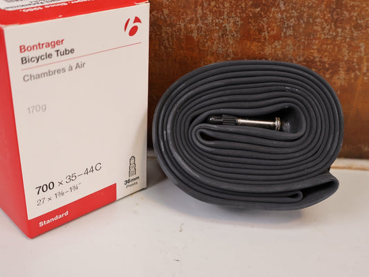 Reifen von Bontrager, BONTRAGER SCHLAUCH 28 ZOLL PRESTA SV VENTIL 33MM / HAN 88453 vor USEDBIKES-OB.DE Hintergrund