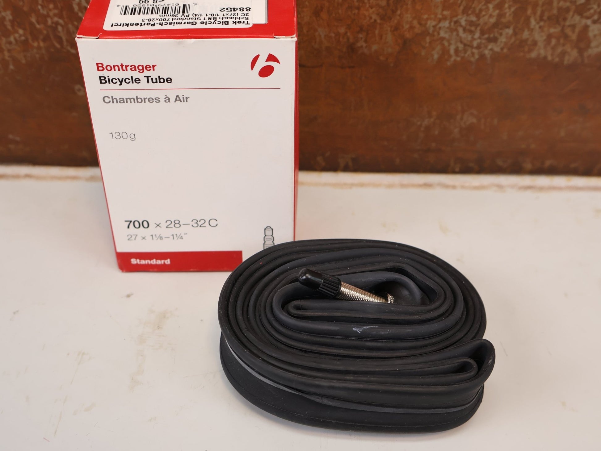 Reifen von Bontrager, BONTRAGER SCHLAUCH 28 ZOLL PRESTA SV VENTIL 36MM / HAN 88452 vor USEDBIKES-OB.DE Hintergrund