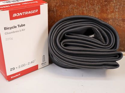 Reifen von Bontrager, BONTRAGER SCHLAUCH 29 ZOLL PRESTA SV VENTIL 48MM / HAN 430700 vor USEDBIKES-OB.DE Hintergrund