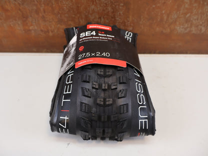 Reifen von Bontrager, BONTRAGER SE4 TEAM ISSUE TLR MTB-REIFEN 27.5X2.4 SCHWARZ 845G vor USEDBIKES-OB.DE Hintergrund