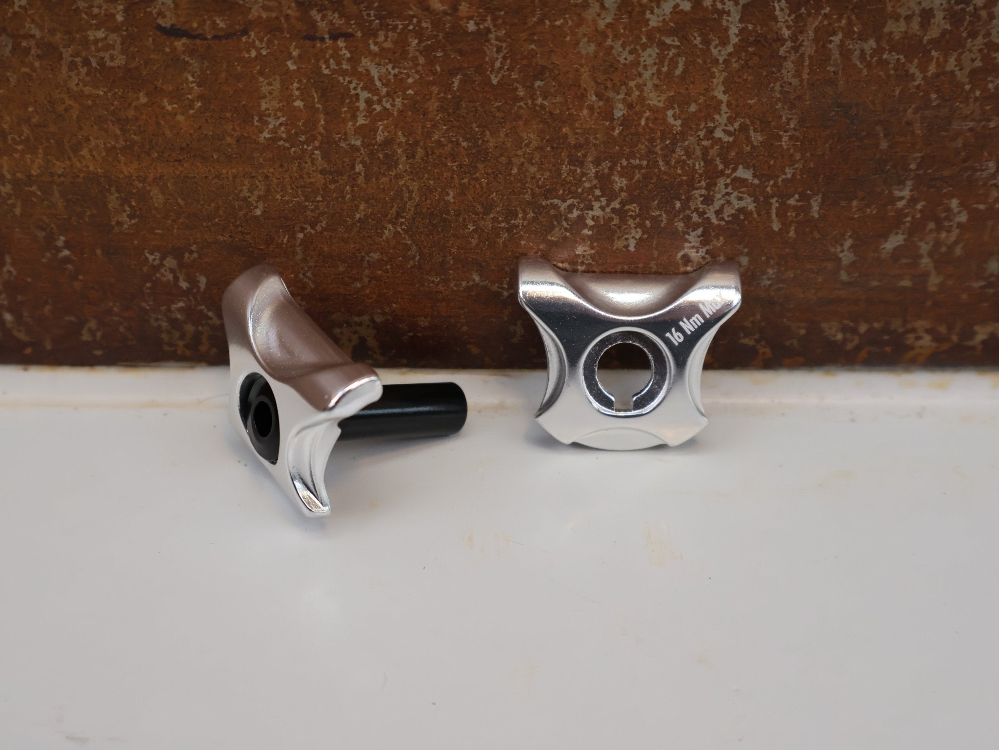 BONTRAGER SEATPOST PARTS KIT / 7 X 7 MM / PIVOT HEAD CLAMP / TREK