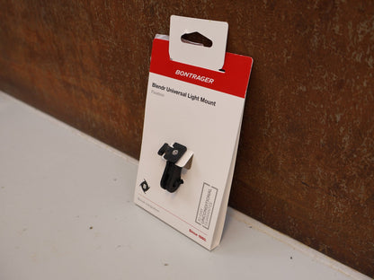Sonstiges von Bontrager, BONTRAGER UNIVERSAL LAMPENHALTERUNG / BLENDR ION MOUNT / SCHWARZ vor USEDBIKES - OB.DE Hintergrund