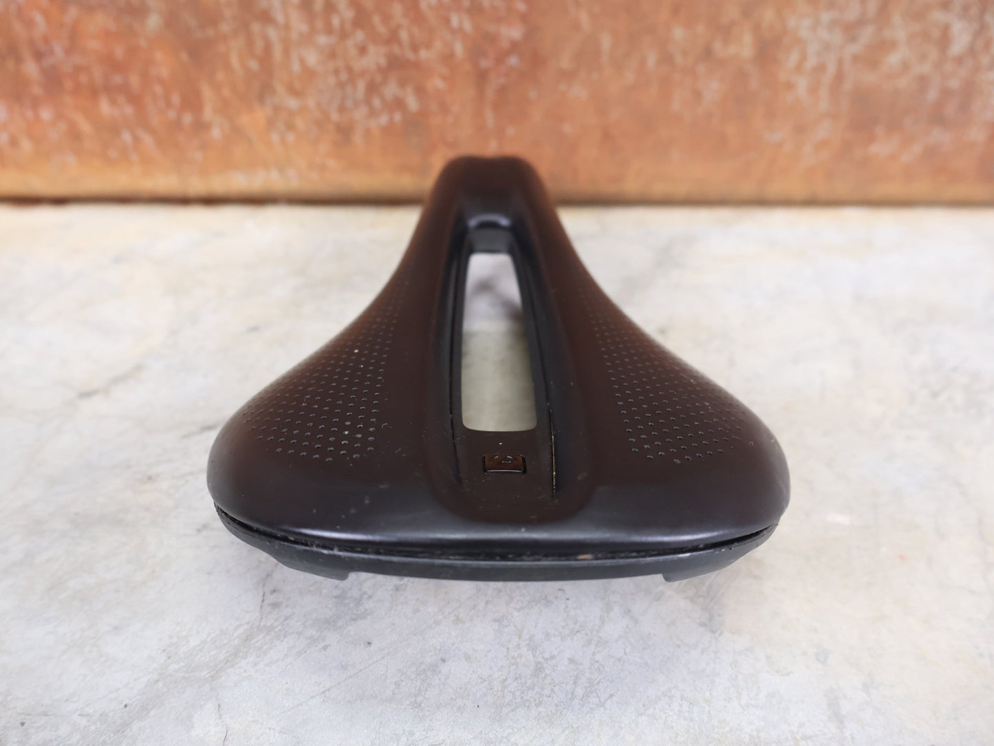 Sattel von Bontrager, BONTRAGER VERSE SHORT PRO SATTEL / CARBONSTREBEN – 250 × 145 MM vor USEDBIKES - OB.DE Hintergrund