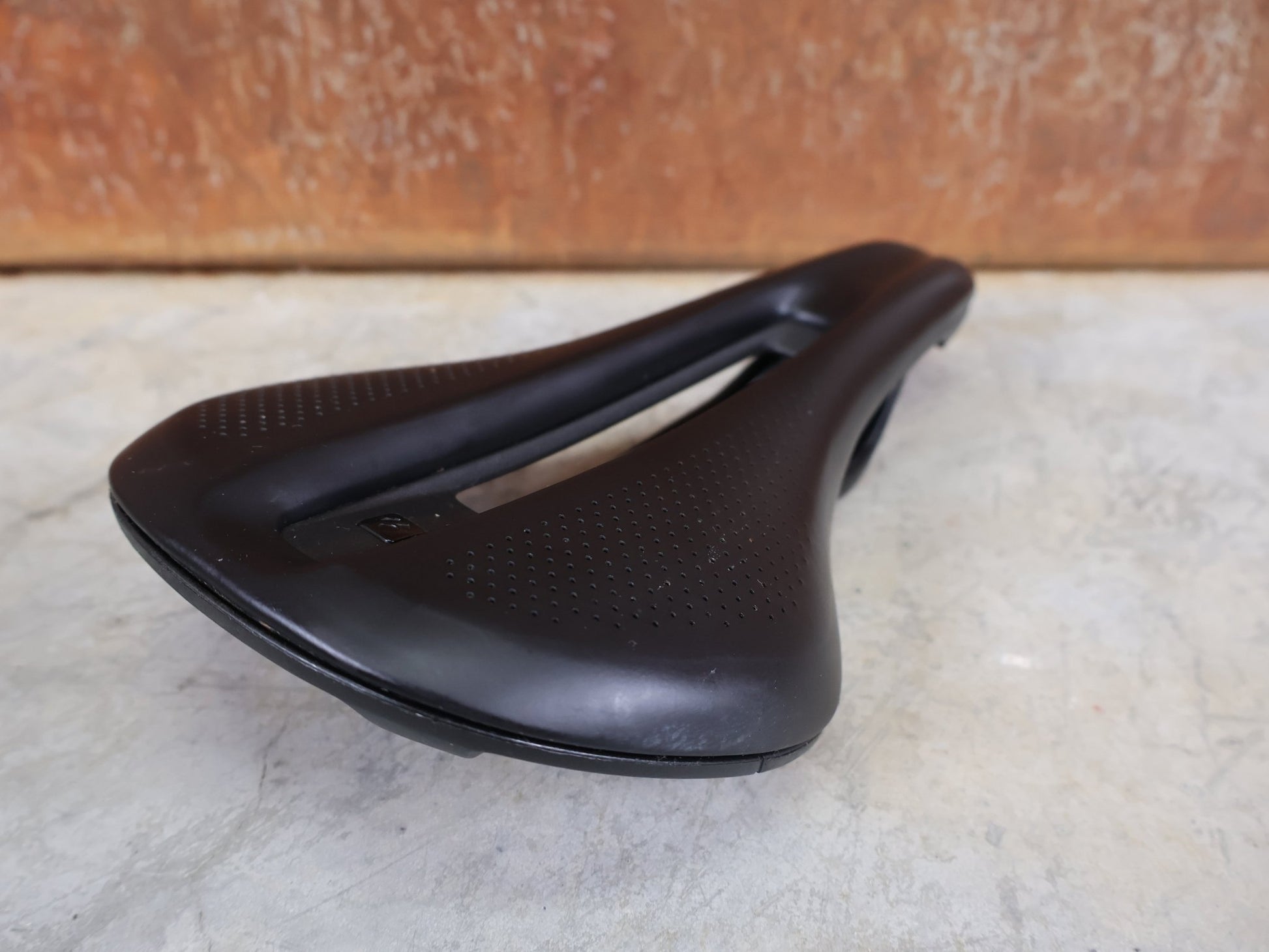 rennrad sattel bontrager BONTRAGER VERSE SHORT PRO SATTEL / CARBONSTREBEN – 250 × 145 MM – USEDBIKES-OB.DE